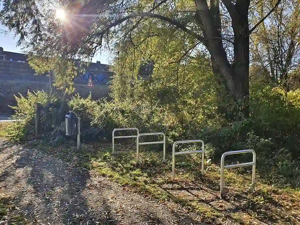 Neue Fahrradb&uuml;gel am Husheerweg (Wegeverbindung M&auml;usetunnel) &copy; H&uuml;botter