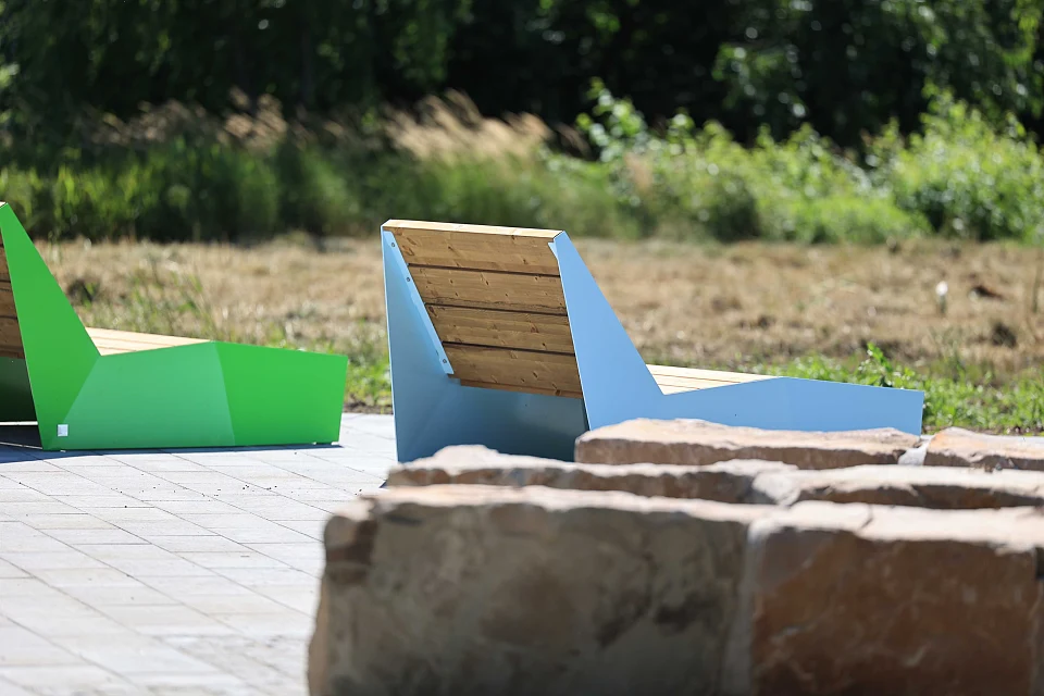 Liegeb&auml;nke am Pumpteich